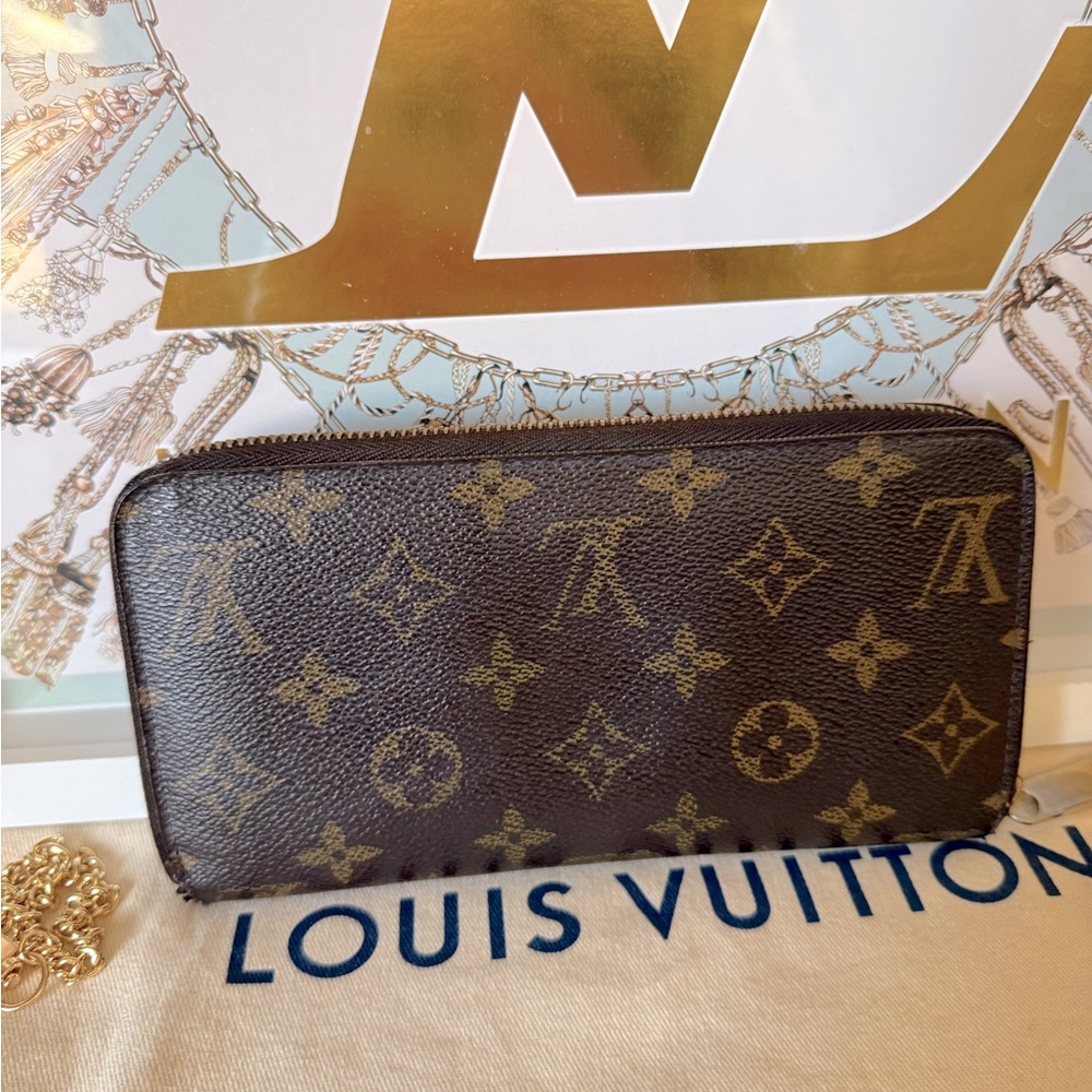 Louis Vuitton Monogram Large Zipper Wallet Purse - Picture 7 of 16